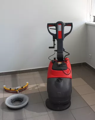 D350B : compacte, maniable pour zones exigües et encombrées.