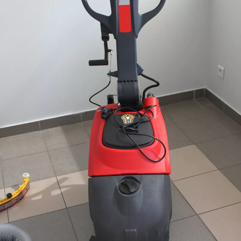 D350B : compacte, maniable pour zones exigües et encombrées.