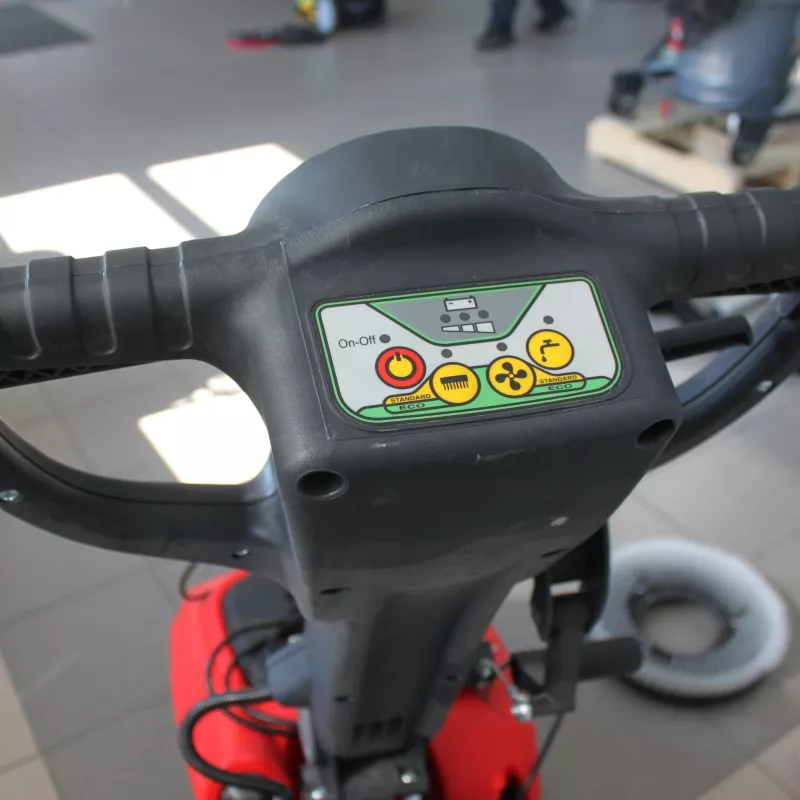 D350B : compacte, maniable pour zones exigües et encombrées.