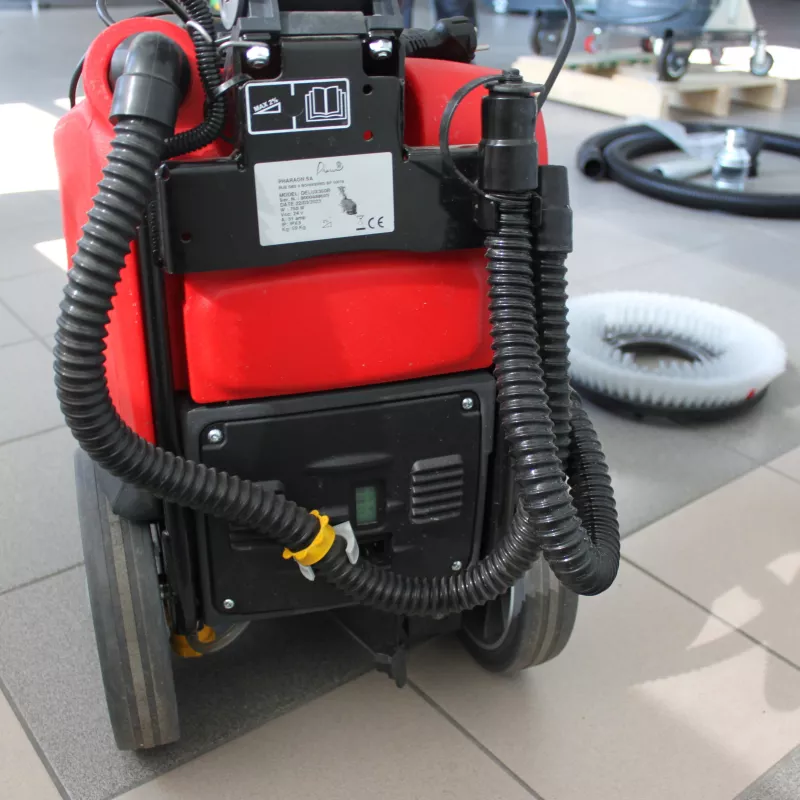D350B : compacte, maniable pour zones exigües et encombrées.