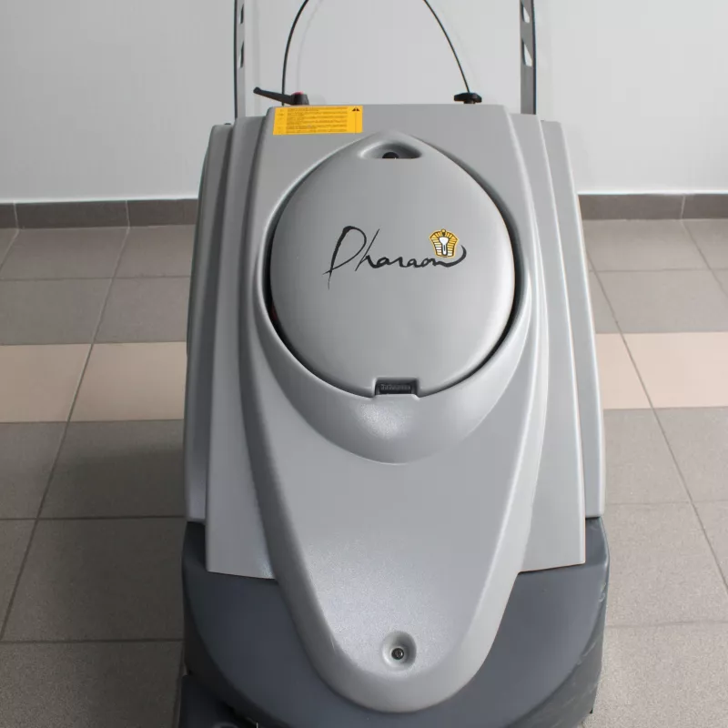 Balayeuse Accompagnée à Batteries ANUBIS 680BT