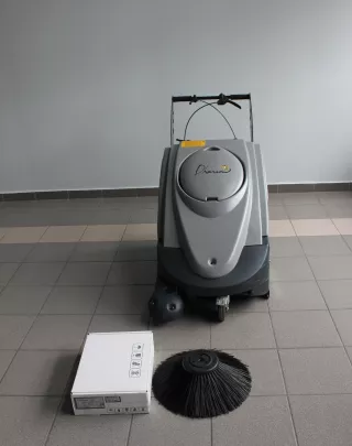 Balayeuse Accompagnée à Batteries ANUBIS 680BT