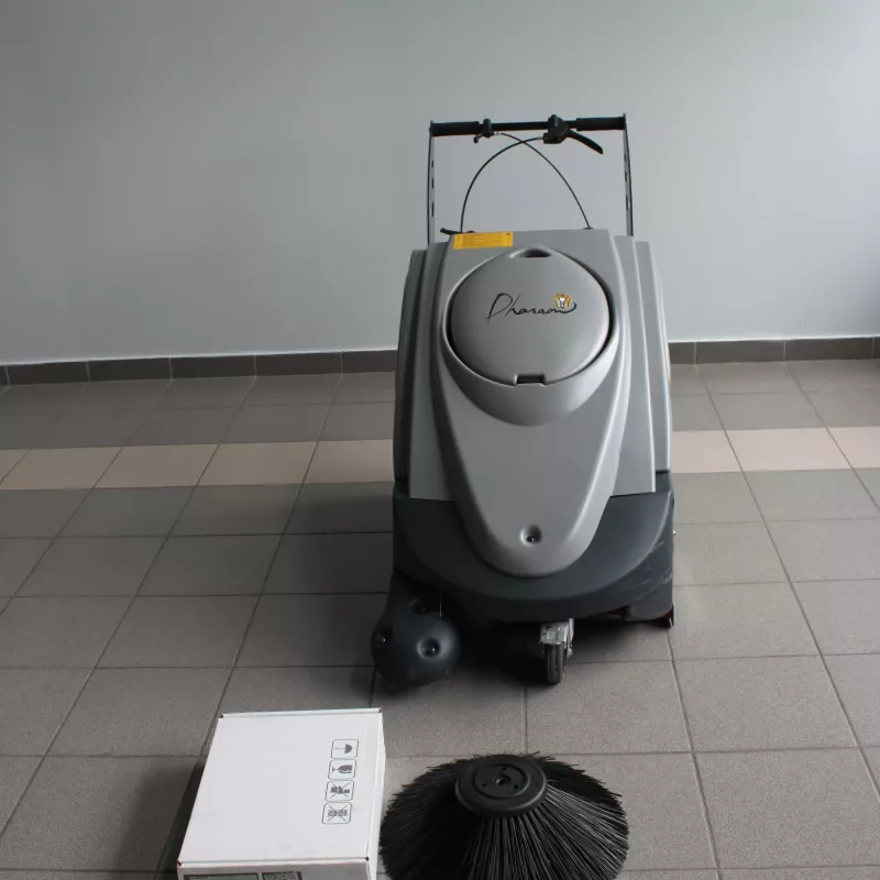 Balayeuse Accompagnée à Batteries ANUBIS 680BT