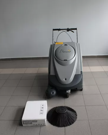Balayeuse Accompagnée à Batteries ANUBIS 680BT