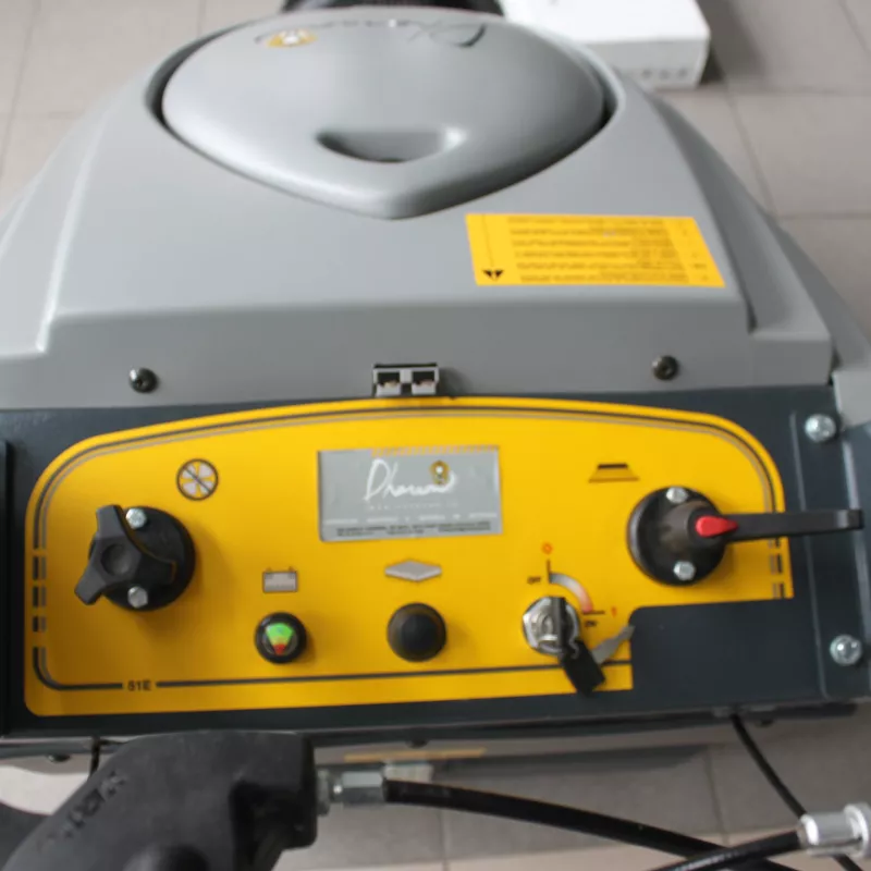 Balayeuse Accompagnée à Batteries ANUBIS 680BT