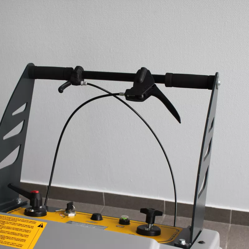 Balayeuse Accompagnée à Batteries ANUBIS 680BT