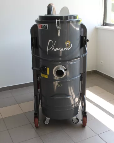 Aspirateur industriel triphasé pour aspiration de poussières lourdes et déchets - Reconditionné Grade B