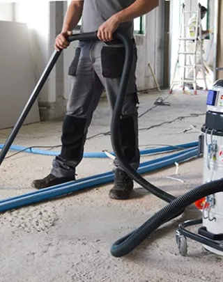 Aspirateur compact et performant pour artisans du bâtiment