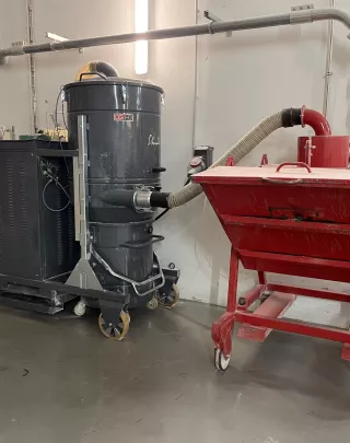 DG200 : puissant, 1350 m³/h, avec secouage automatique et 220L.