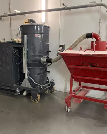 DG200 : puissant, 1350 m³/h, avec secouage automatique et 220L.