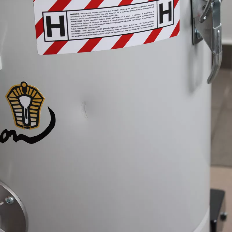 Aspirateur connecté à outillage électroportatif avec filtration HEPA