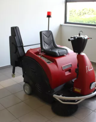 Balayeuse autoportée DUSTY1100 ET PLUS à batteries - Reconditionné Grade B