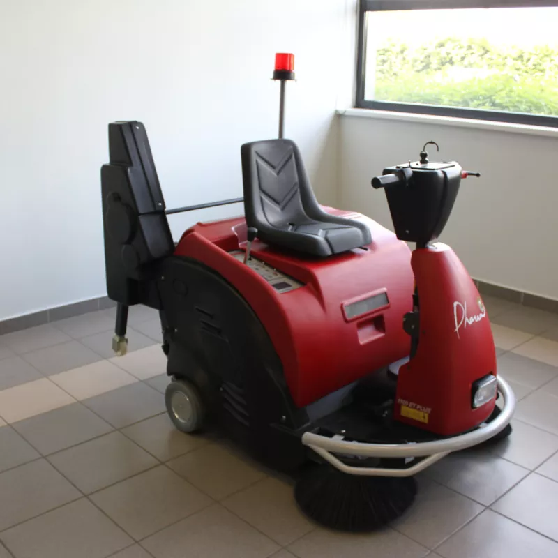 Balayeuse autoportée DUSTY1100 ET PLUS à batteries - Reconditionné Grade B