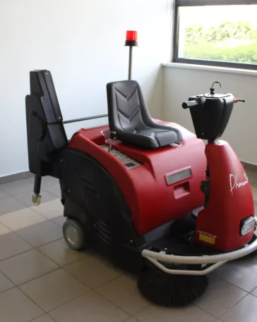 Balayeuse autoportée DUSTY1100 ET PLUS à batteries - Reconditionné Grade B