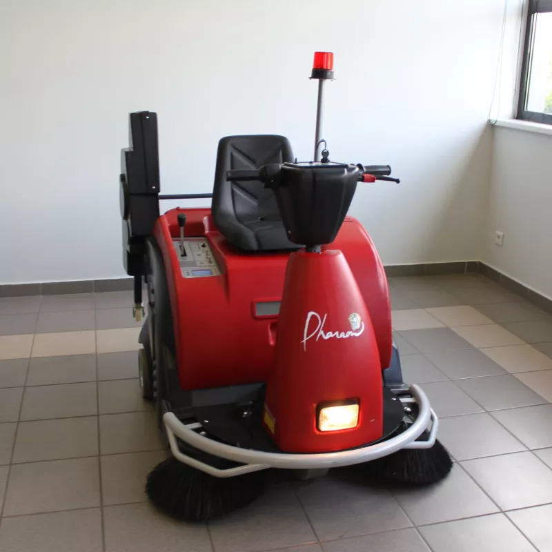 Balayeuse autoportée DUSTY1100 ET PLUS à batteries - Reconditionné Grade B