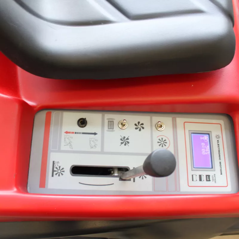 Balayeuse autoportée DUSTY1100 ET PLUS à batteries - Reconditionné Grade B