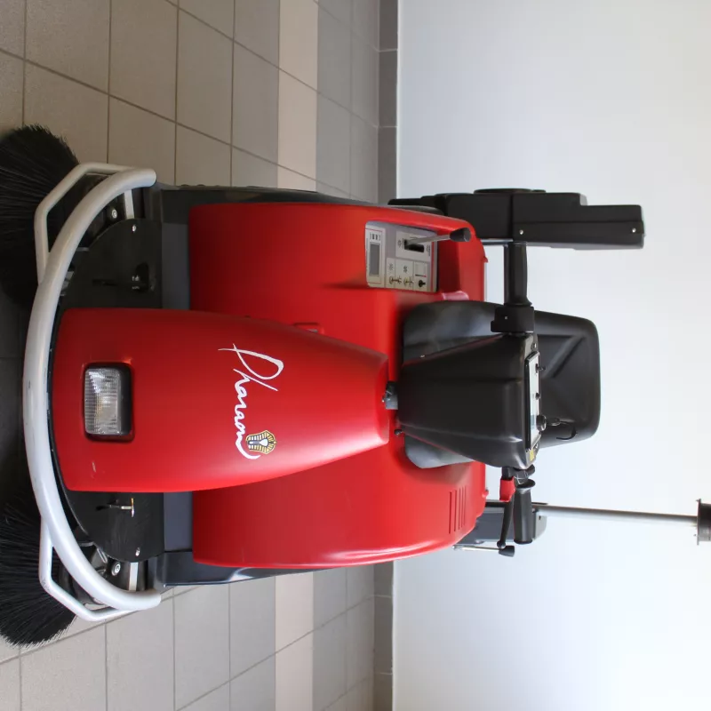 Balayeuse autoportée DUSTY1100 ET PLUS à batteries - Reconditionné Grade B