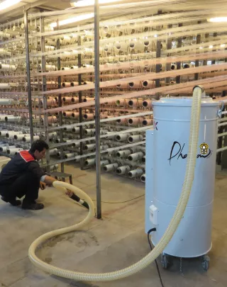 AS50 | Aspirateur industriel triphasé 4,6 kW avec vidange verticale 210L pour aspiration de tissus et d'emballages