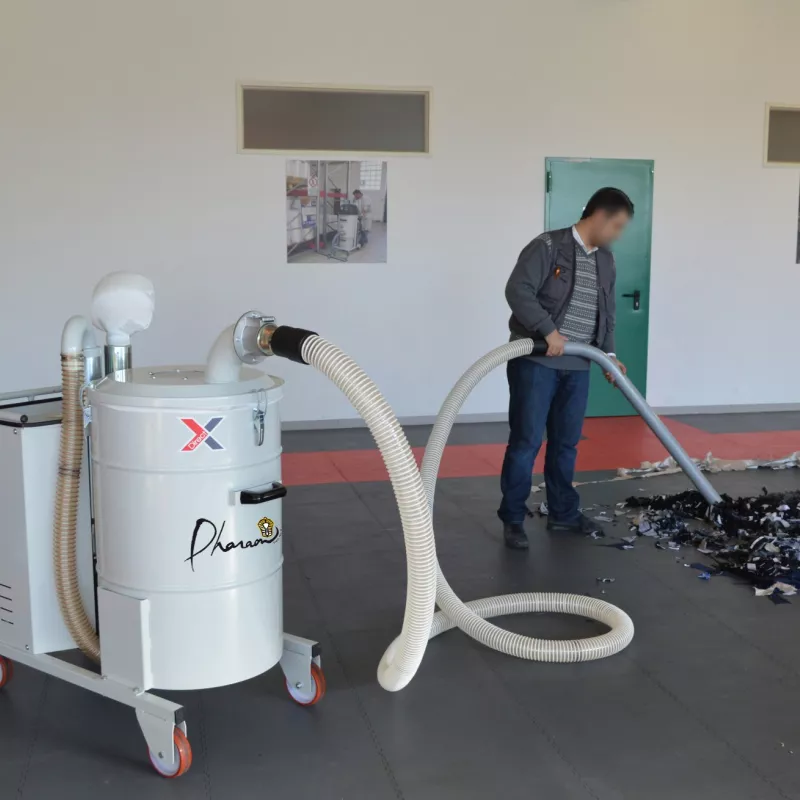 AS50 | Aspirateur industriel triphasé 4,6 kW avec vidange verticale 210L pour aspiration de tissus et d'emballages