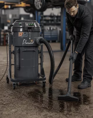 DM40OIL : Aspiration de liquides chargés, compact et mobile avec flotteur électrique intégré