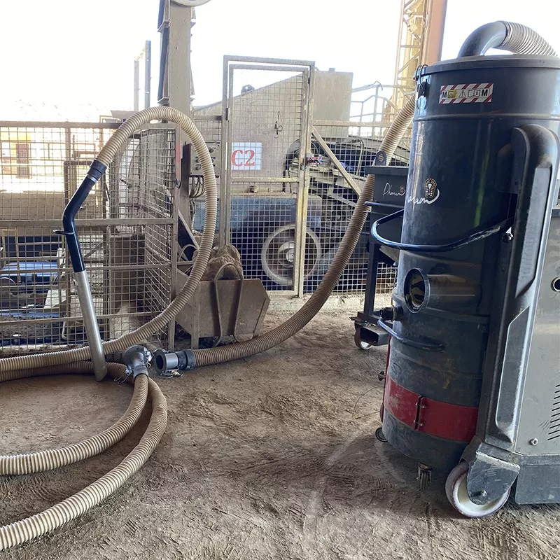 Aspirateur industriel triphasé performant poussières & déchets DGVL125