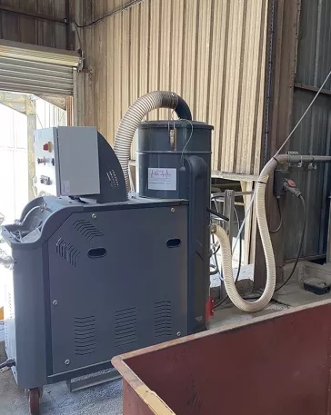 DGVL150SE : Aspirateur industriel triphasé robuste et performant