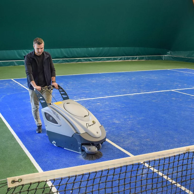 Balayeuse accompagnée pour terrains de sports ANUBIS 680BT-TENNIS