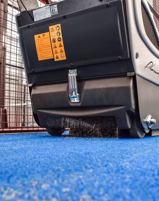 Balayeuse accompagnée pour terrain de sports ANUBIS680ES-TENNIS