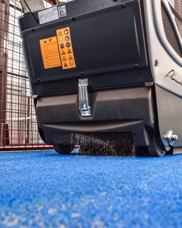 Balayeuse accompagnée pour terrain de sports ANUBIS680ES-TENNIS