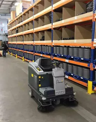 Balayeuse autoportée ANUBIS1230ES thermique à essence