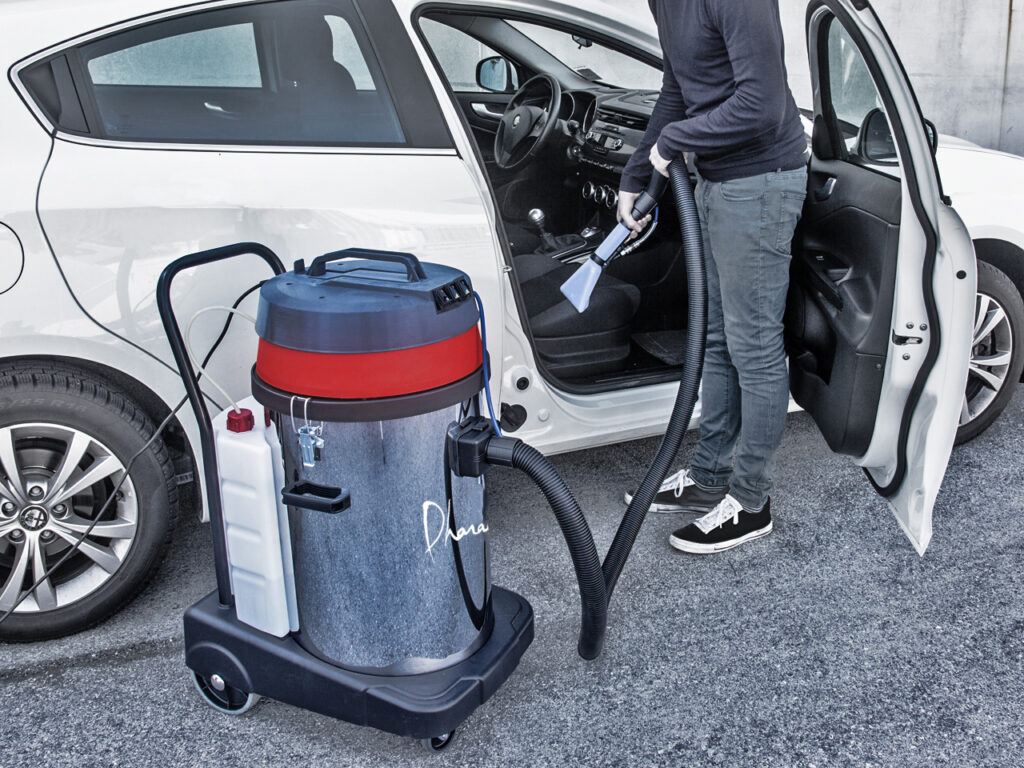 ASPIRAPOLVERE ASPIRALIQUIDI COMBINATI CON MACCHINA A INIEZIONE ED ESTRAZIONE PER AUTO O LIQUIDI WET & DRY VACUUM CLEANERS COMBINED WITH A CARPET OR UPHOLSTERY CLEANING MACHINE 3